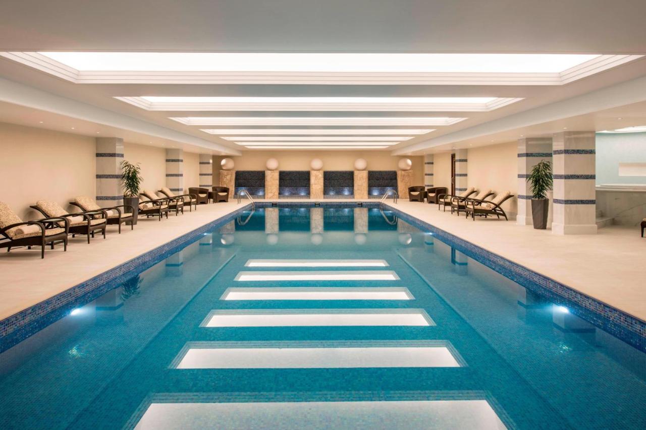 Sheraton Oman Hotel Μουσκάτ Εξωτερικό φωτογραφία The swimming pool at the Four Seasons Hotel