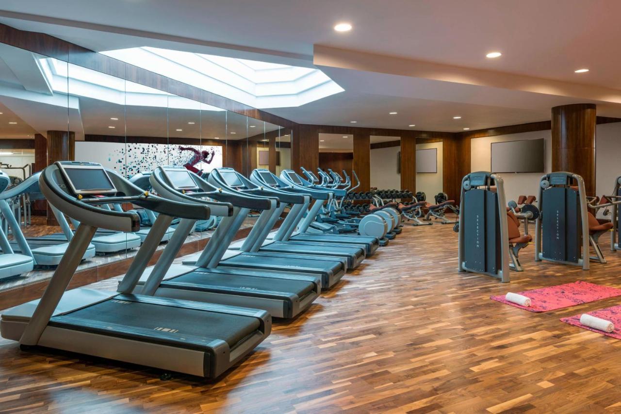Sheraton Oman Hotel Μουσκάτ Εξωτερικό φωτογραφία The gym at the hotel