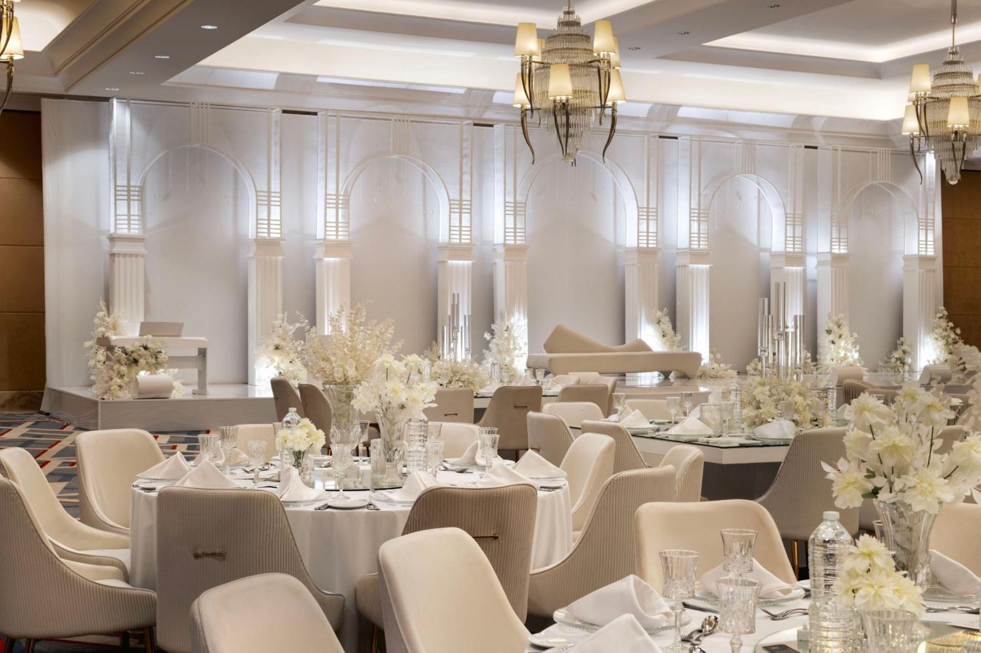 Sheraton Oman Hotel Μουσκάτ Εξωτερικό φωτογραφία The ballroom at The Riverview