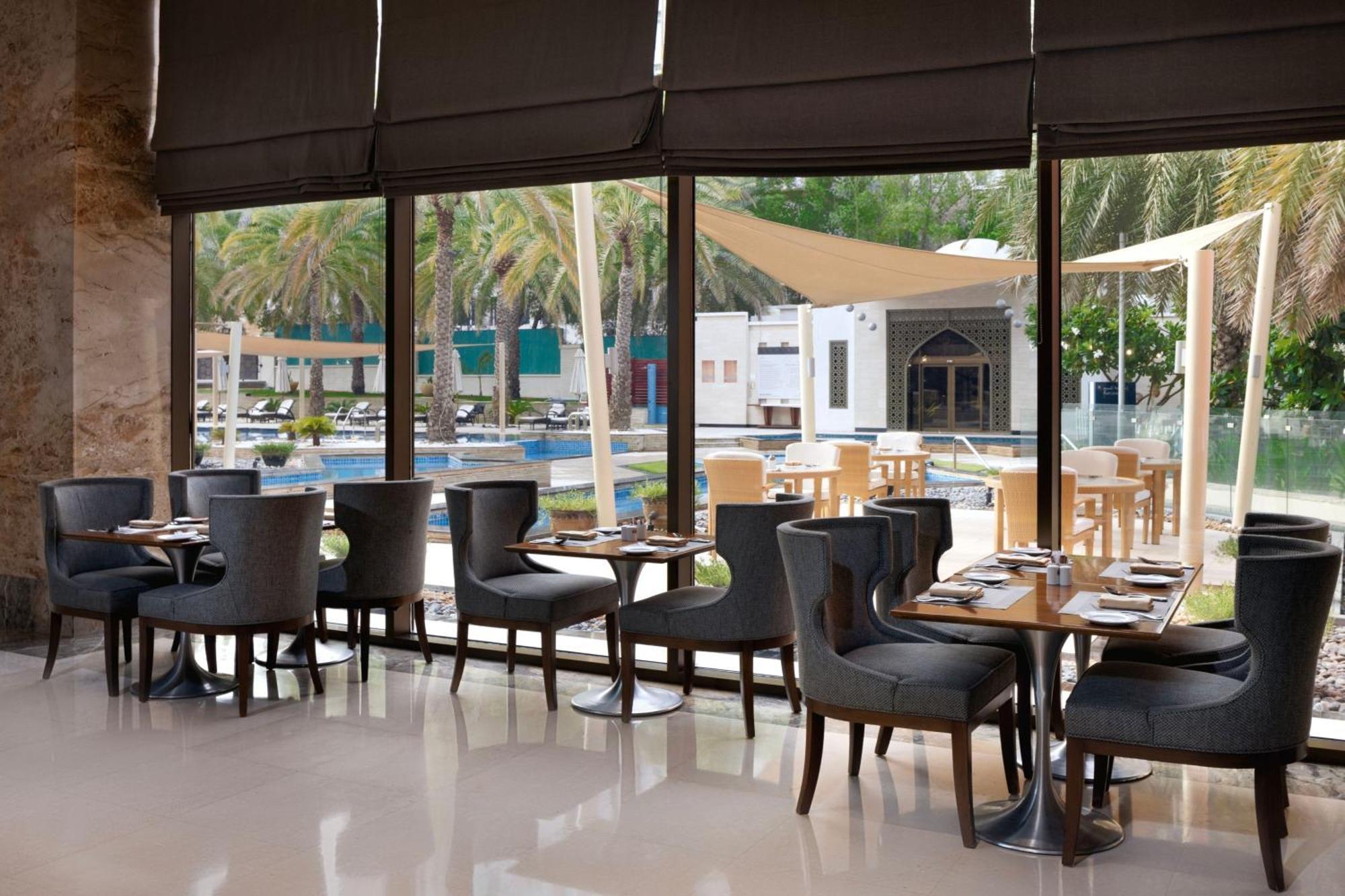 Sheraton Oman Hotel Μουσκάτ Εξωτερικό φωτογραφία The restaurant