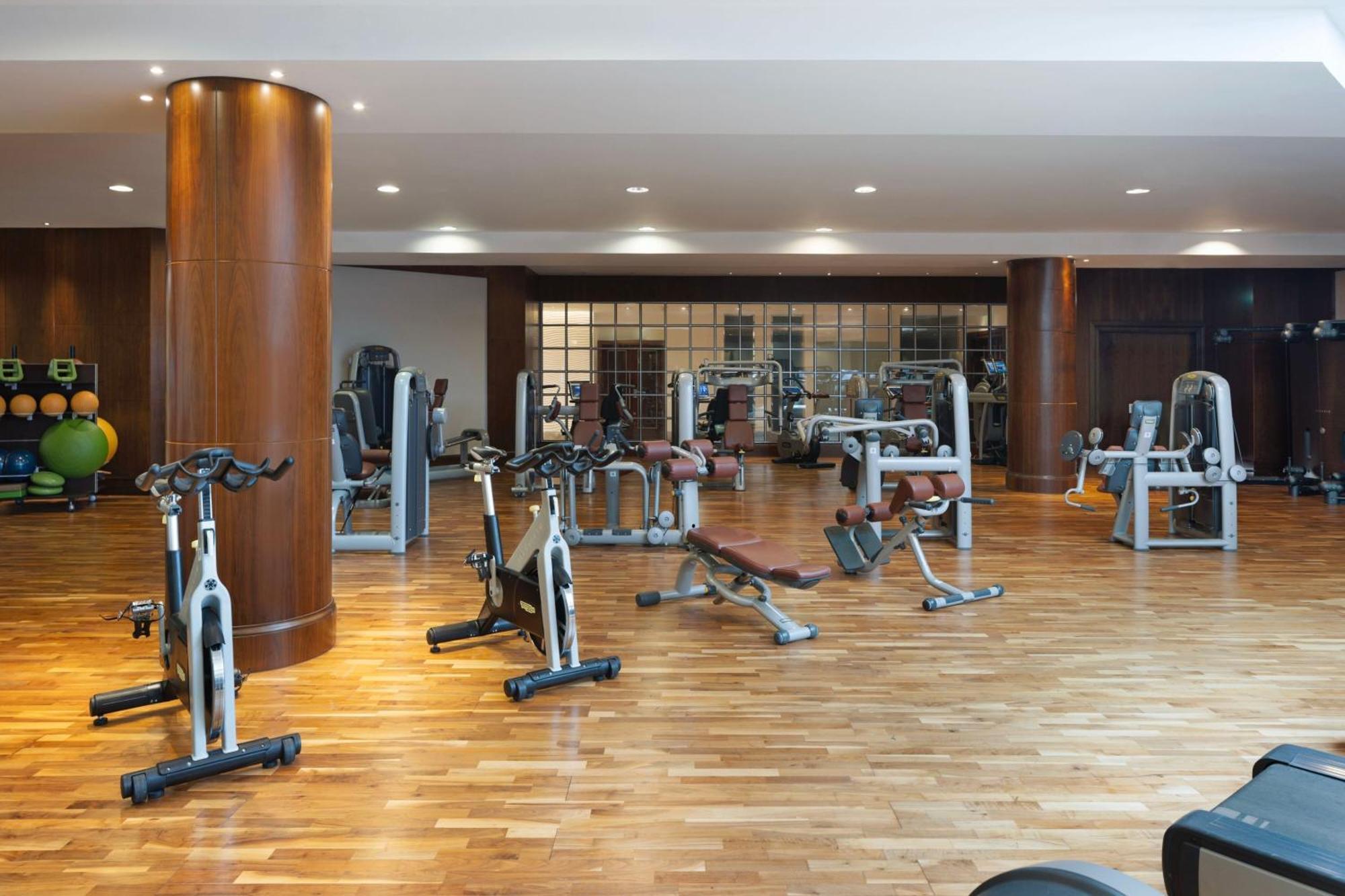 Sheraton Oman Hotel Μουσκάτ Εξωτερικό φωτογραφία The gym at the InterContinental London Park Lane