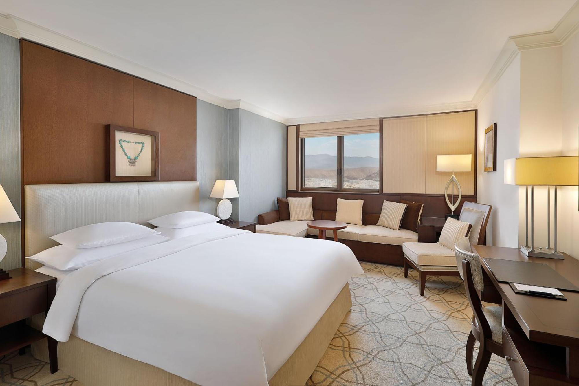 Sheraton Oman Hotel Μουσκάτ Εξωτερικό φωτογραφία A guest room at the hotel