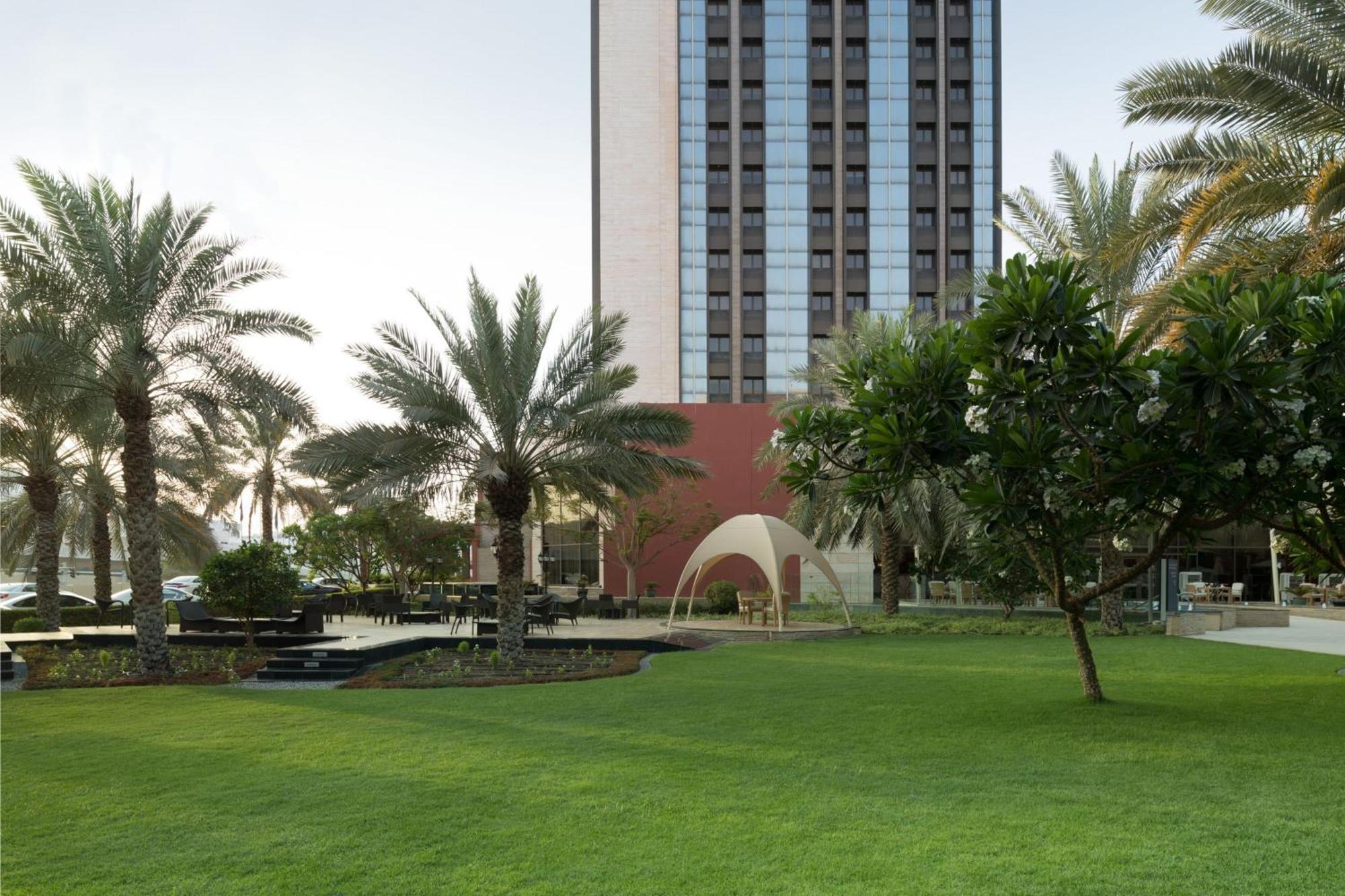 Sheraton Oman Hotel Μουσκάτ Εξωτερικό φωτογραφία University Campus