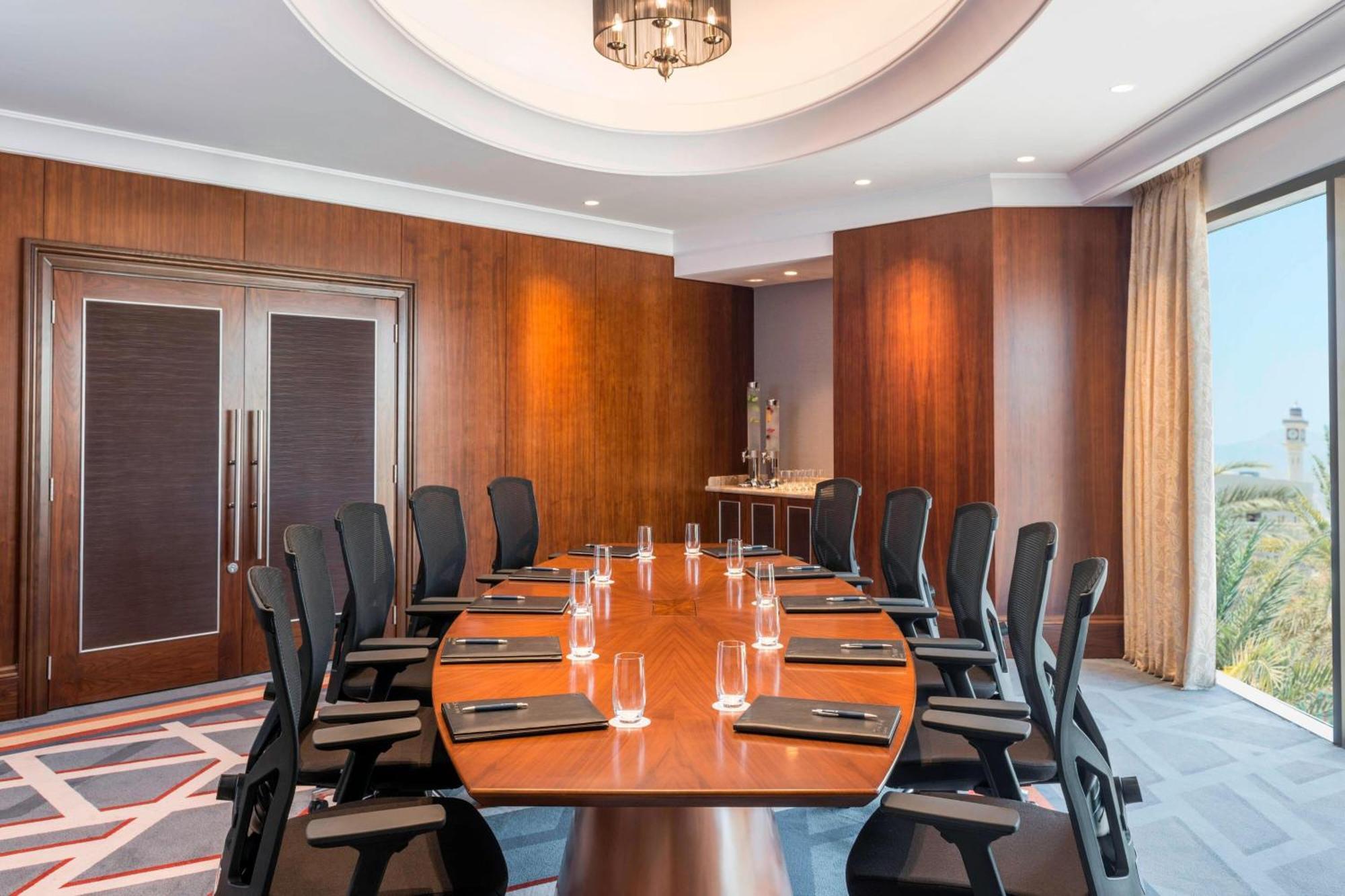 Sheraton Oman Hotel Μουσκάτ Εξωτερικό φωτογραφία Boardroom