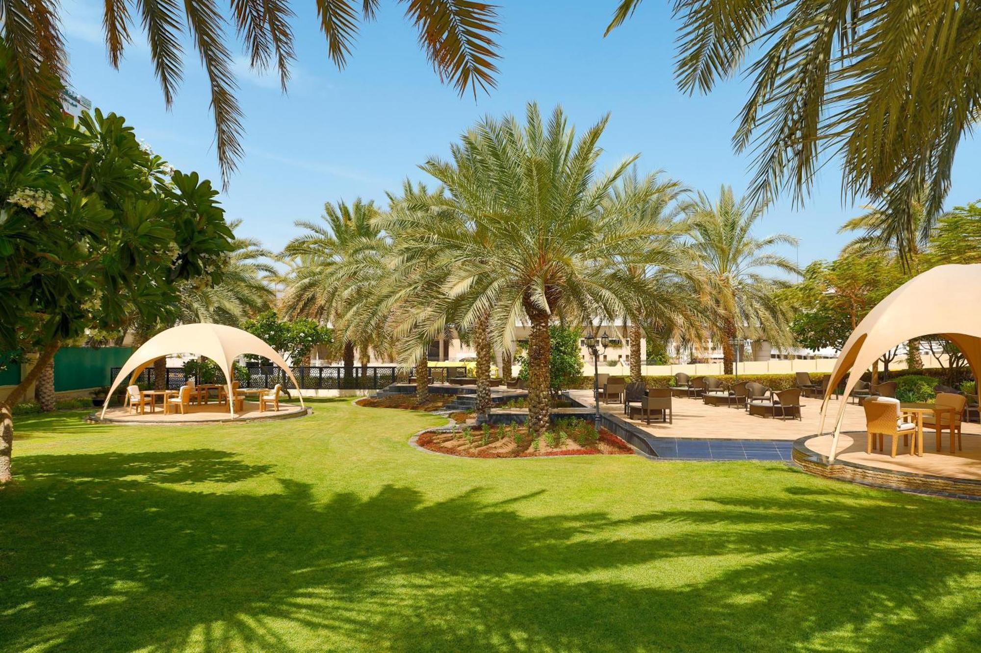 Sheraton Oman Hotel Μουσκάτ Εξωτερικό φωτογραφία The resort's gardens
